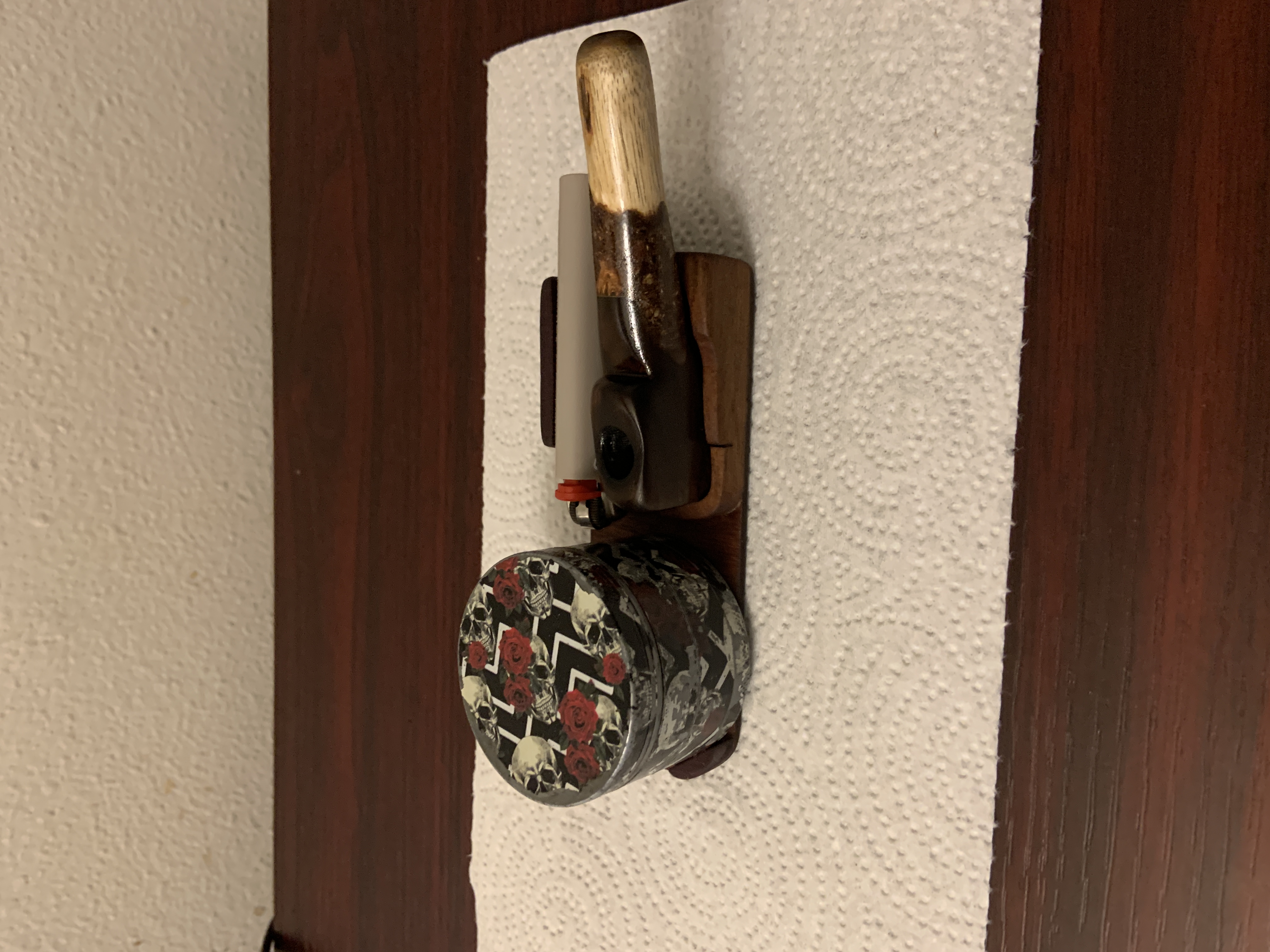 Tabacco pipe and stand